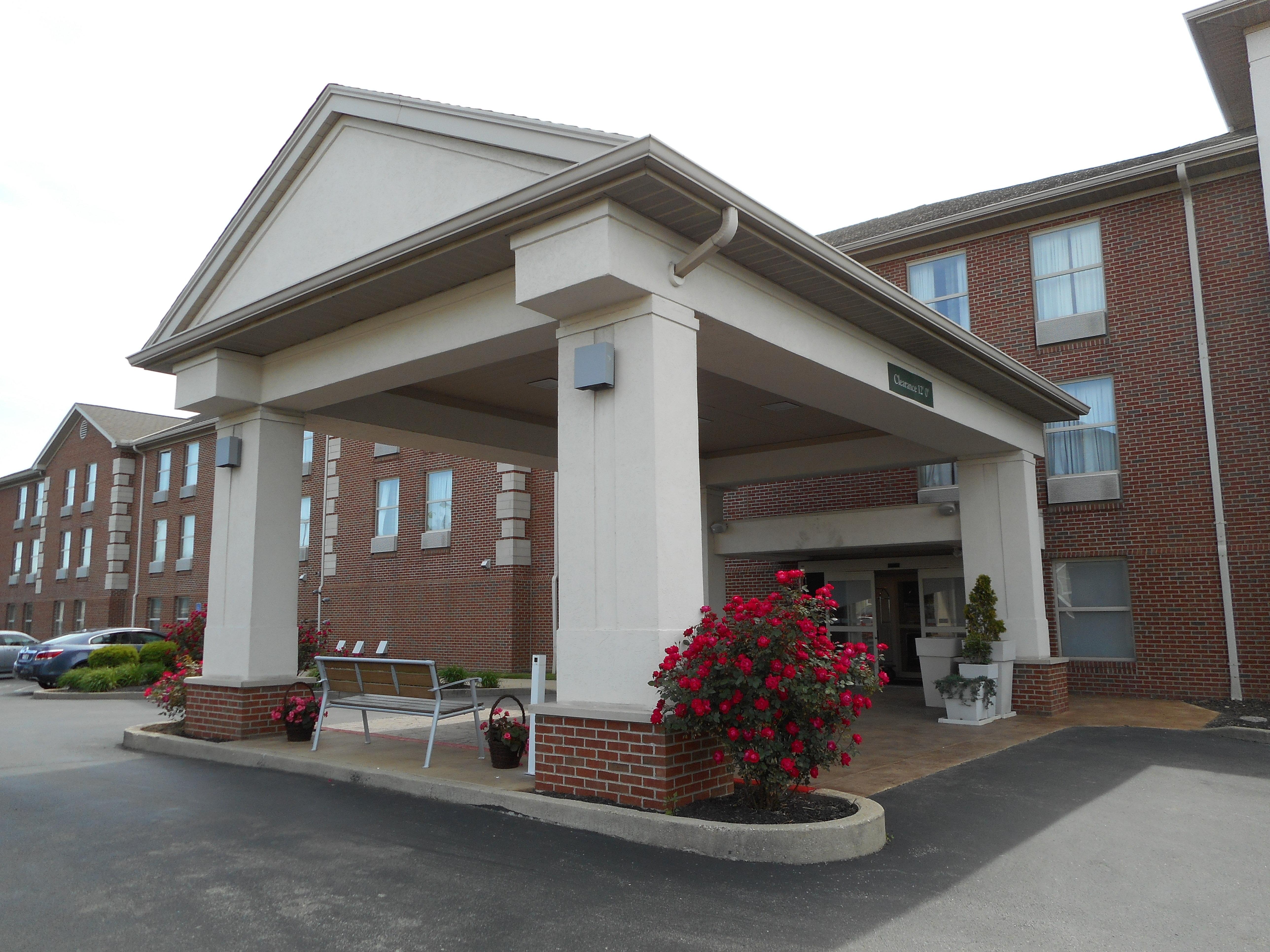 Holiday Inn Express Fairfield By Ihg Exterior photo