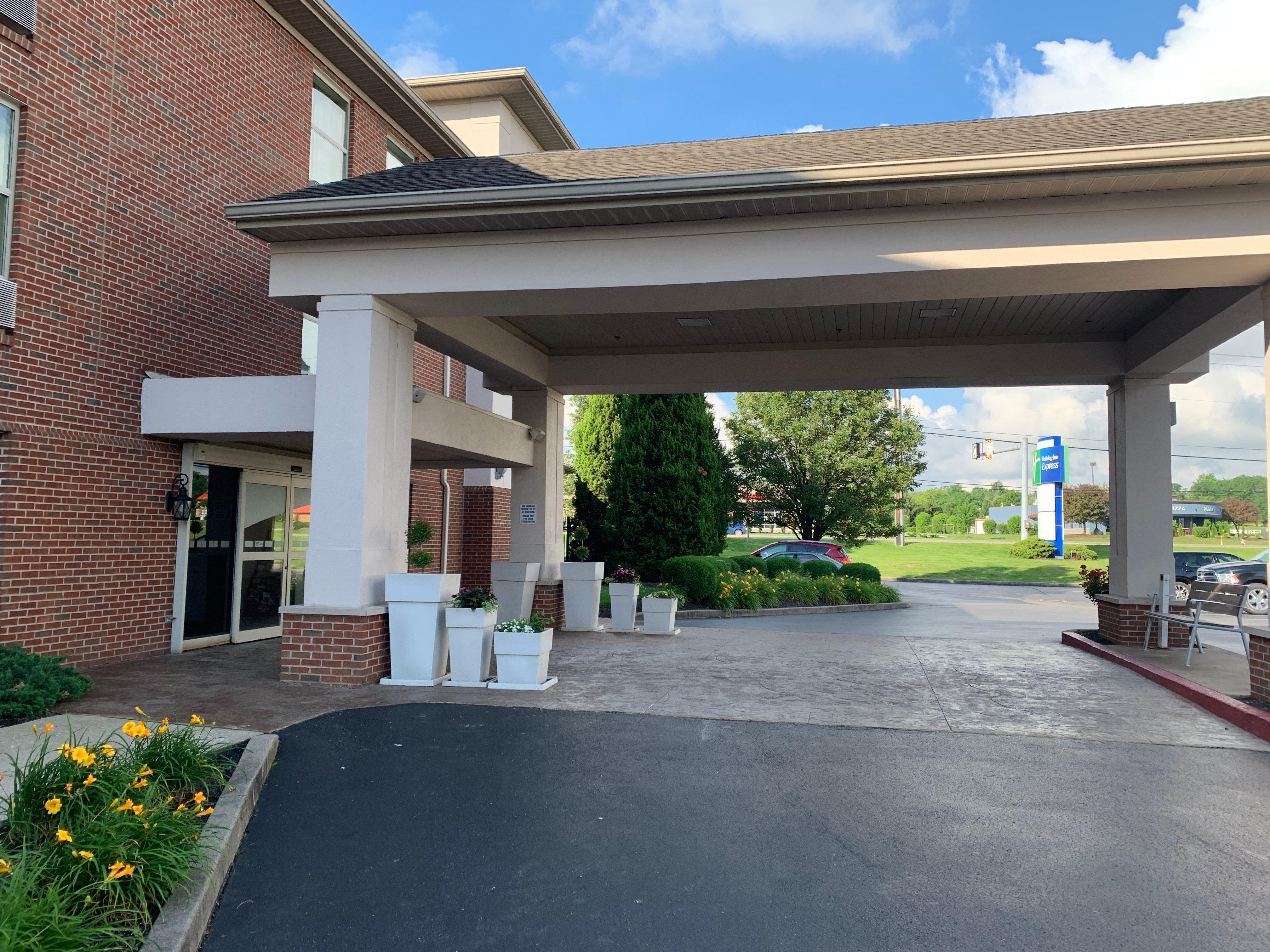 Holiday Inn Express Fairfield By Ihg Exterior photo