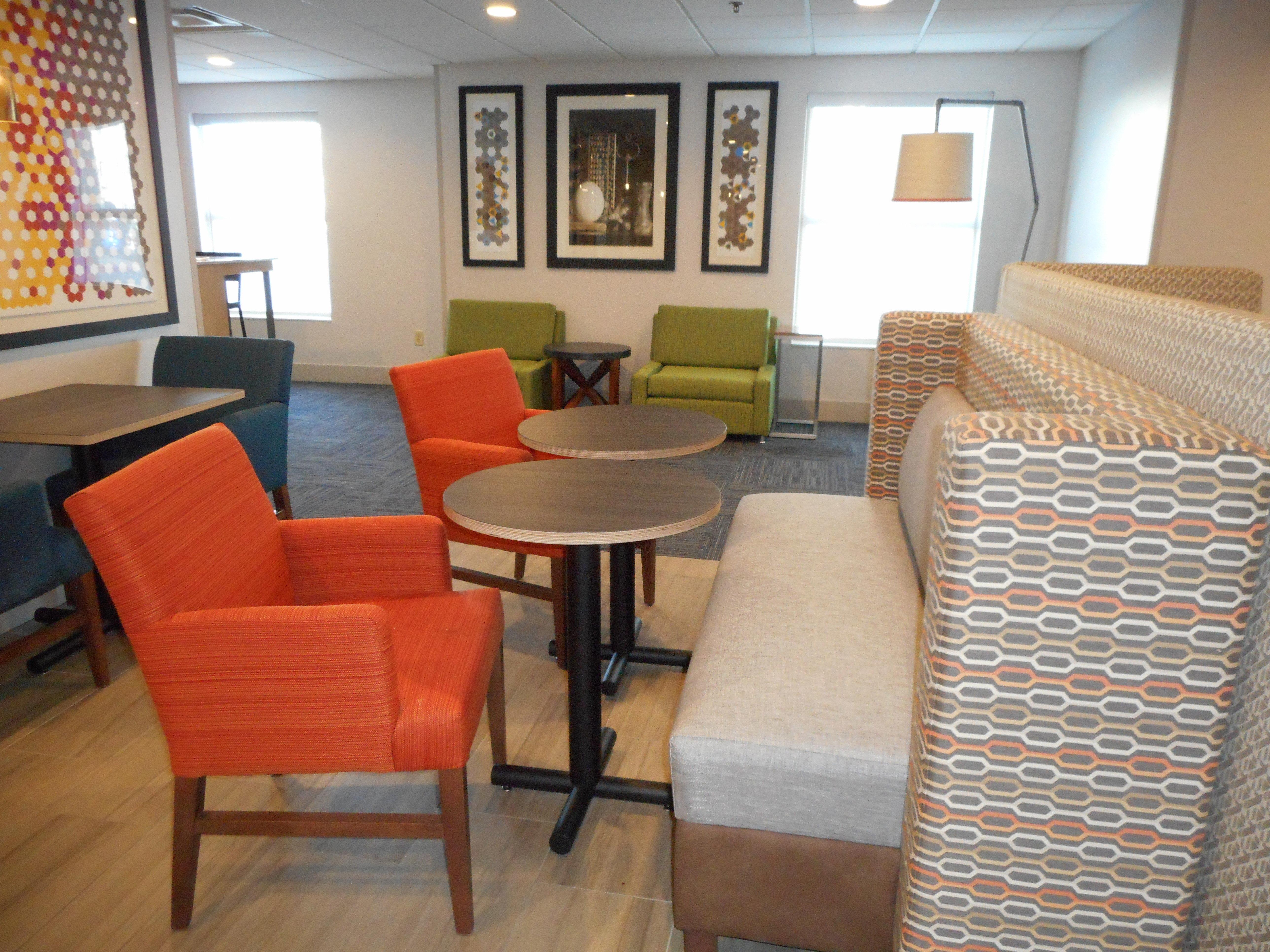 Holiday Inn Express Fairfield By Ihg Exterior photo