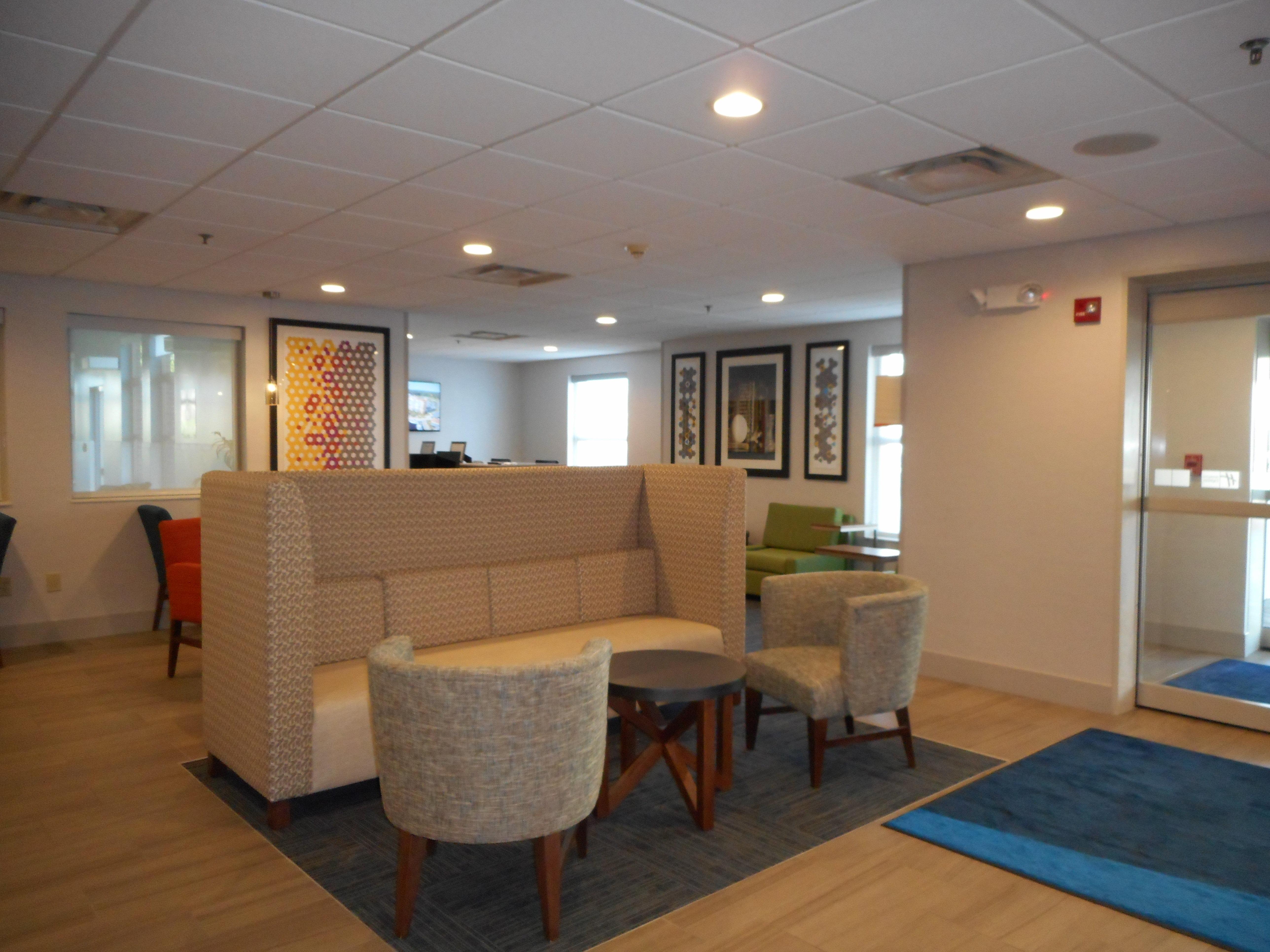 Holiday Inn Express Fairfield By Ihg Exterior photo