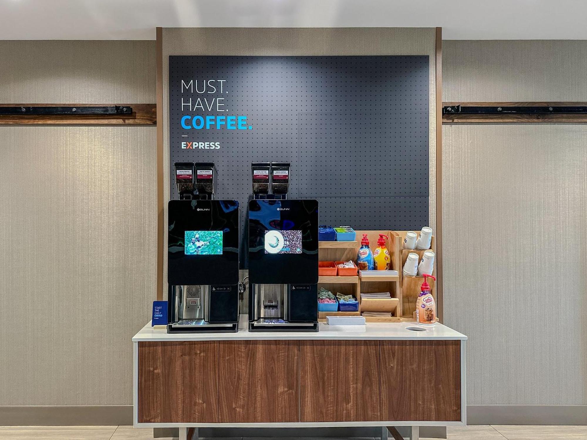 Holiday Inn Express Fairfield By Ihg Exterior photo