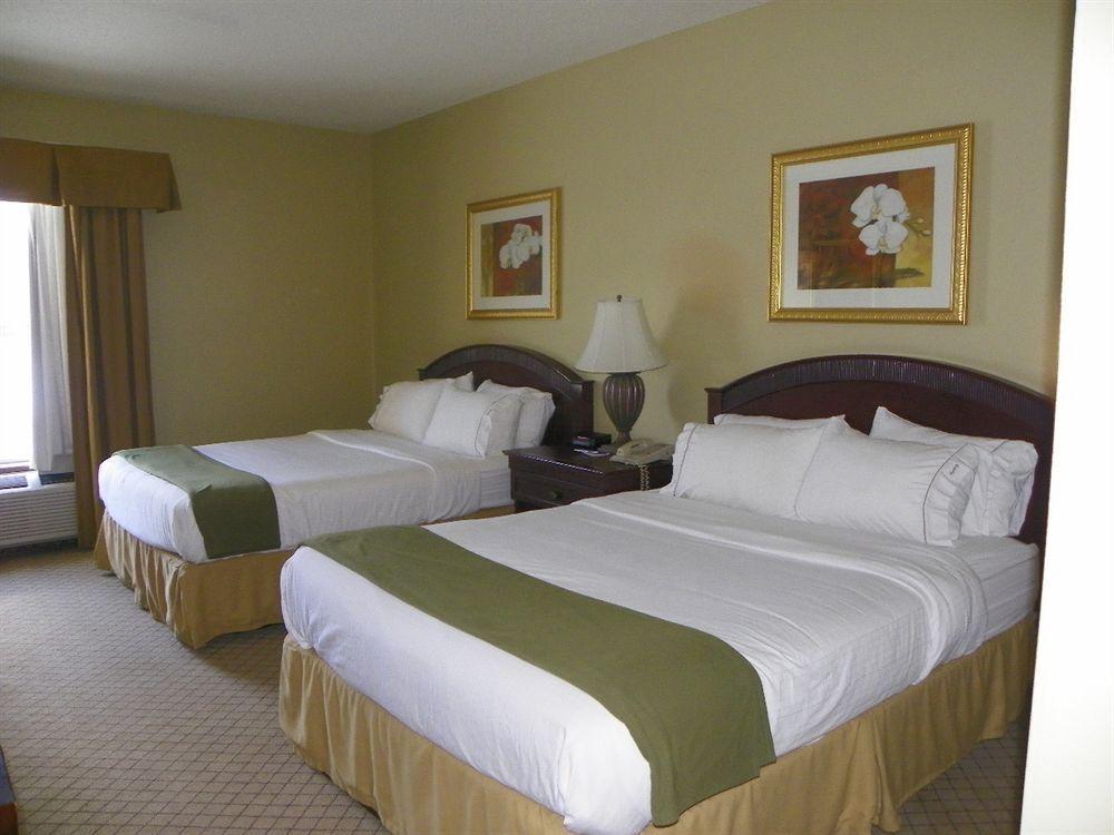 Holiday Inn Express Fairfield By Ihg Exterior photo