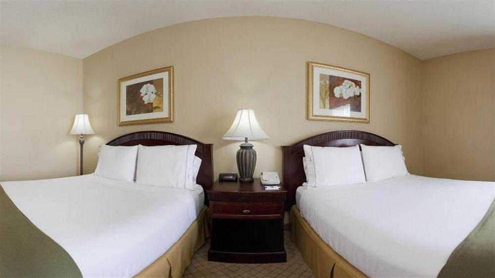 Holiday Inn Express Fairfield By Ihg Exterior photo