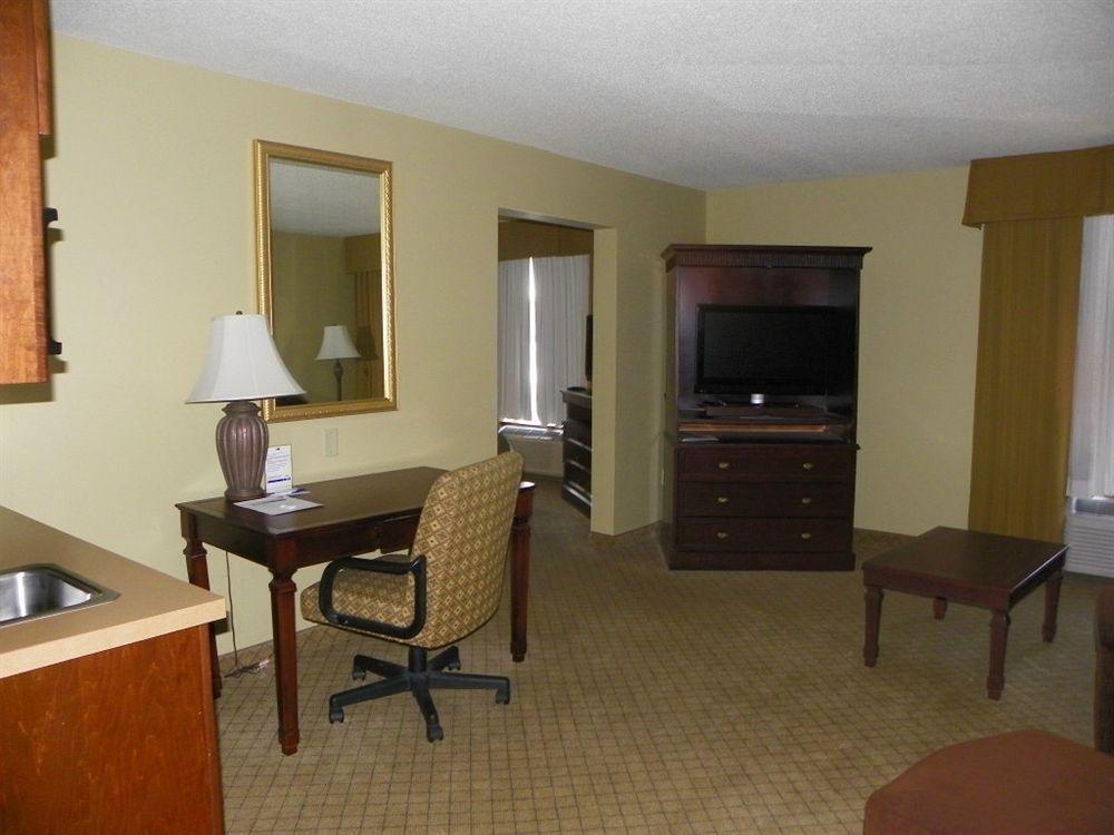 Holiday Inn Express Fairfield By Ihg Exterior photo