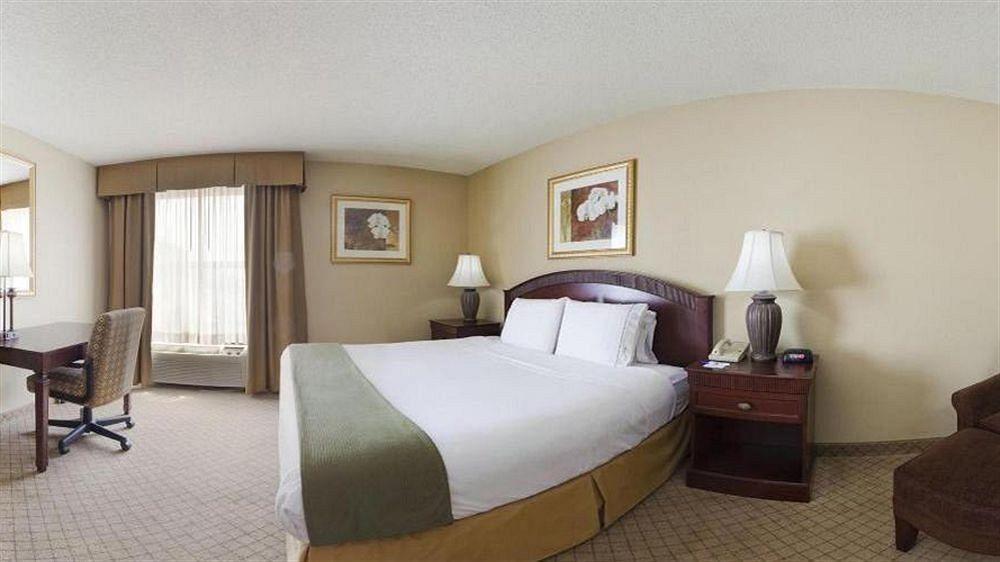 Holiday Inn Express Fairfield By Ihg Exterior photo