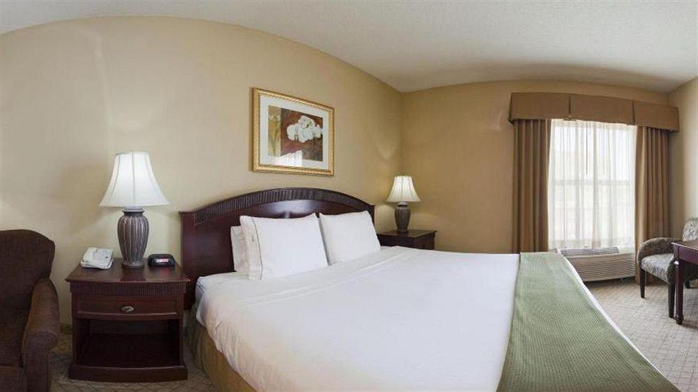 Holiday Inn Express Fairfield By Ihg Exterior photo