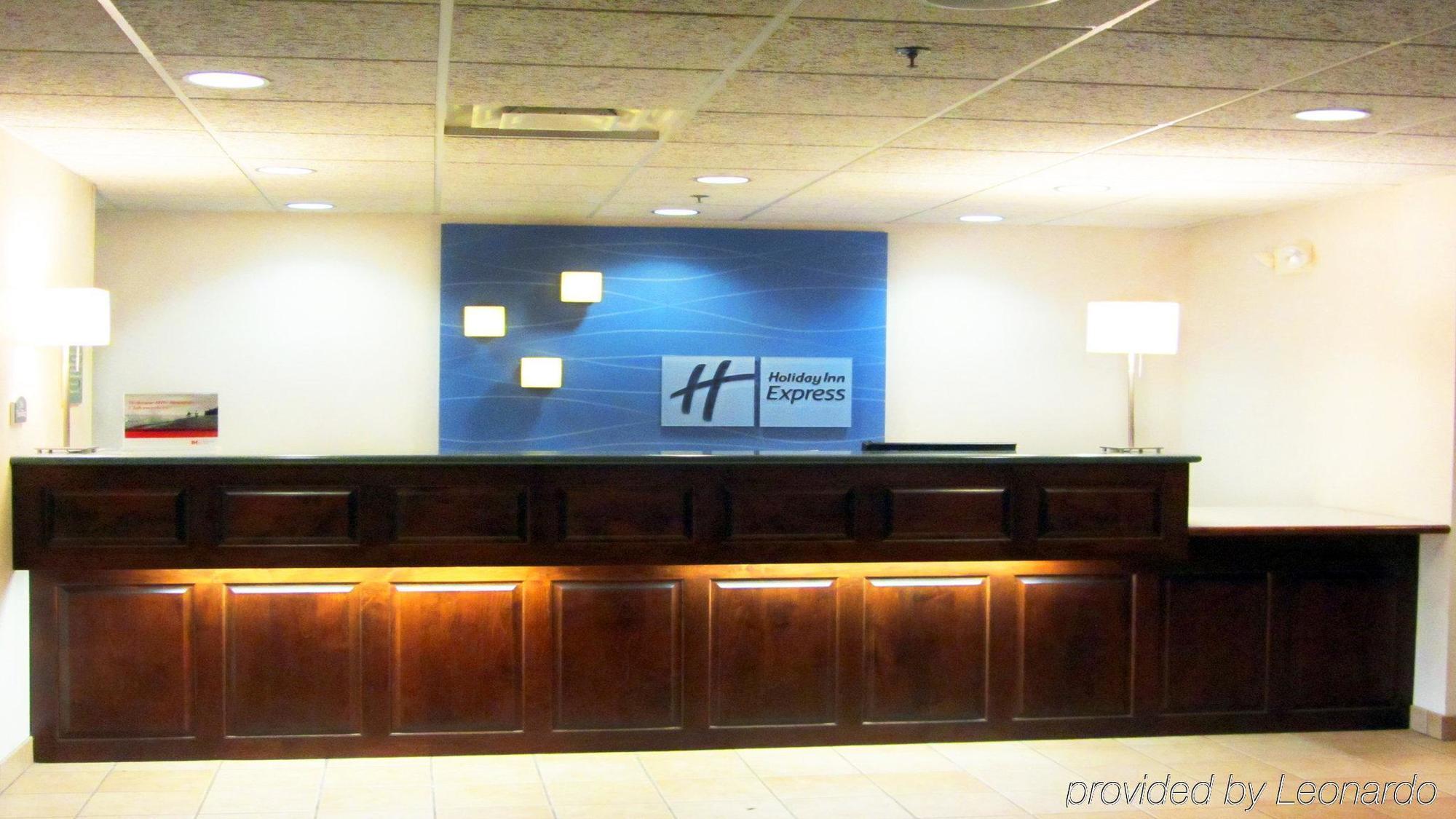Holiday Inn Express Fairfield By Ihg Exterior photo