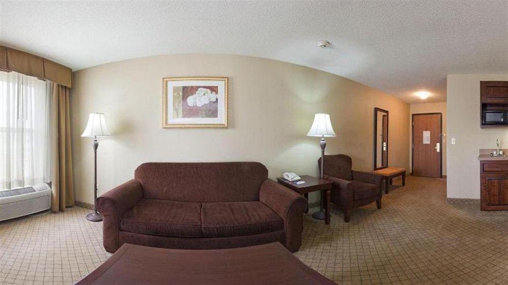 Holiday Inn Express Fairfield By Ihg Exterior photo