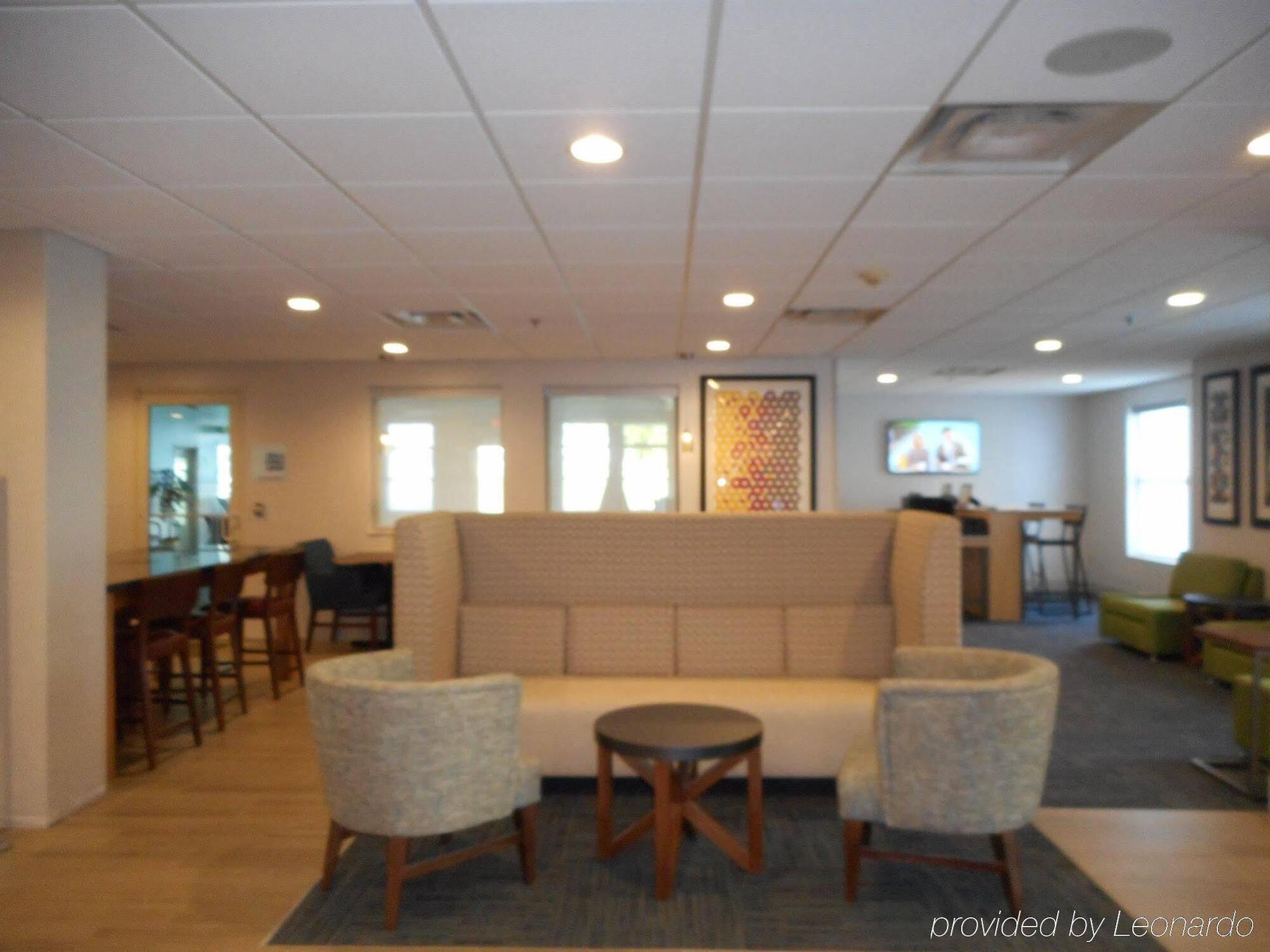 Holiday Inn Express Fairfield By Ihg Exterior photo